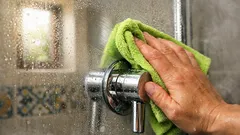 El hábito de 2 minutos después de bañarte para que el baño se vea limpio toda la semana